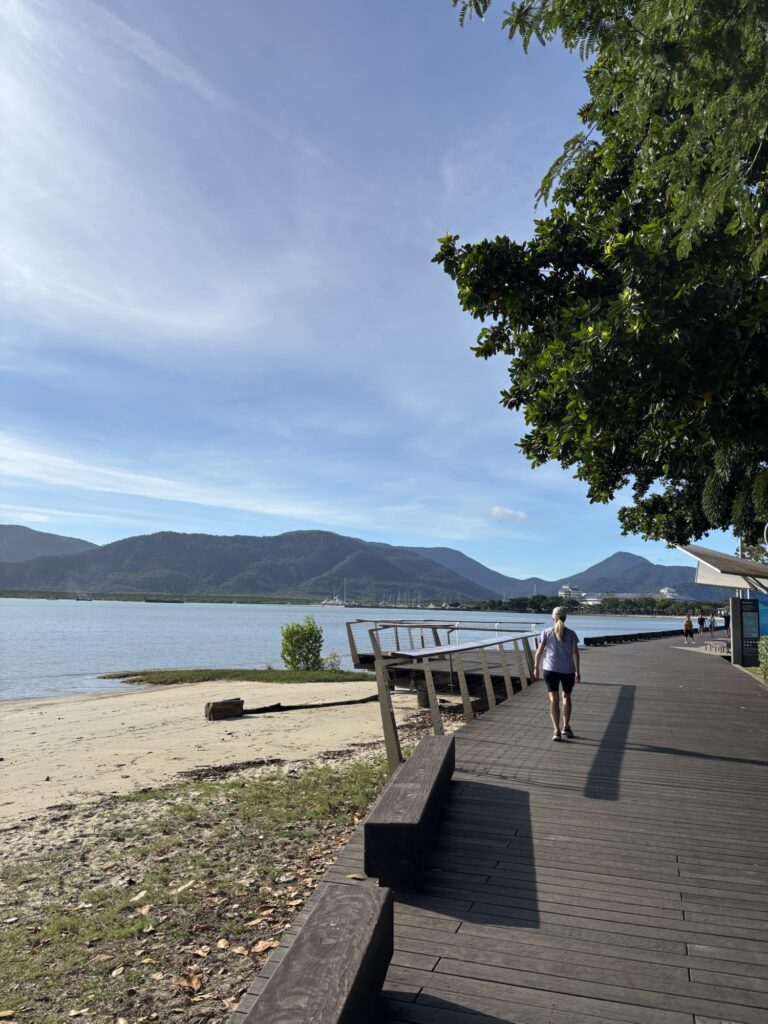 ケアンズ　エスプラネード