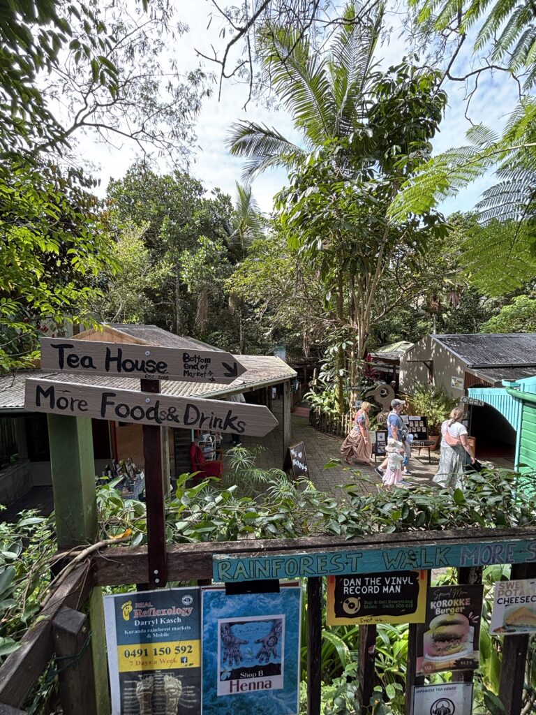 キュランダ　レインフォレスト　マーケット