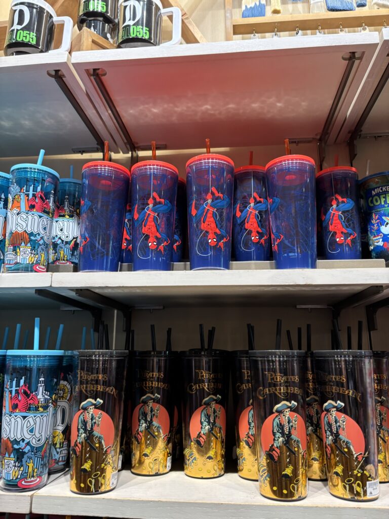 ダウンタウンディズニー　ワールド・オブ・ディズニー　スパイダーマングッズ