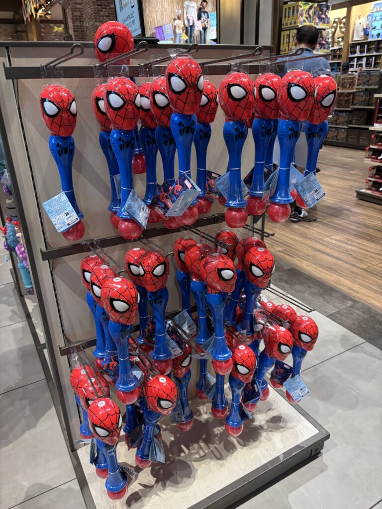 ダウンタウンディズニー　ワールド・オブ・ディズニー　スパイダーマングッズ