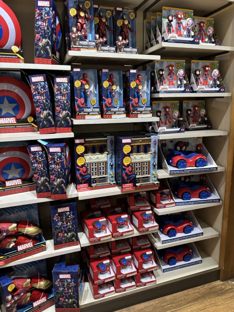 ダウンタウンディズニー　ワールド・オブ・ディズニー　スパイダーマングッズ