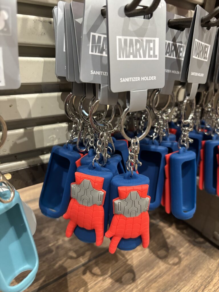 ダウンタウンディズニー　ワールド・オブ・ディズニー　スパイダーマングッズ