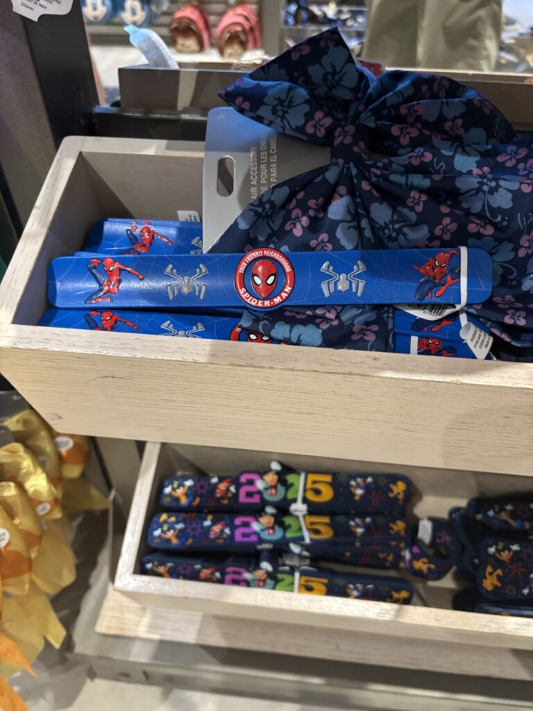 ダウンタウンディズニー　ワールド・オブ・ディズニー　スパイダーマングッズ