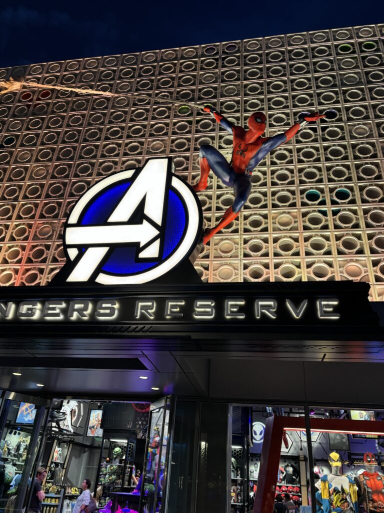 ダウンタウンディズニー　Avengers Reserve