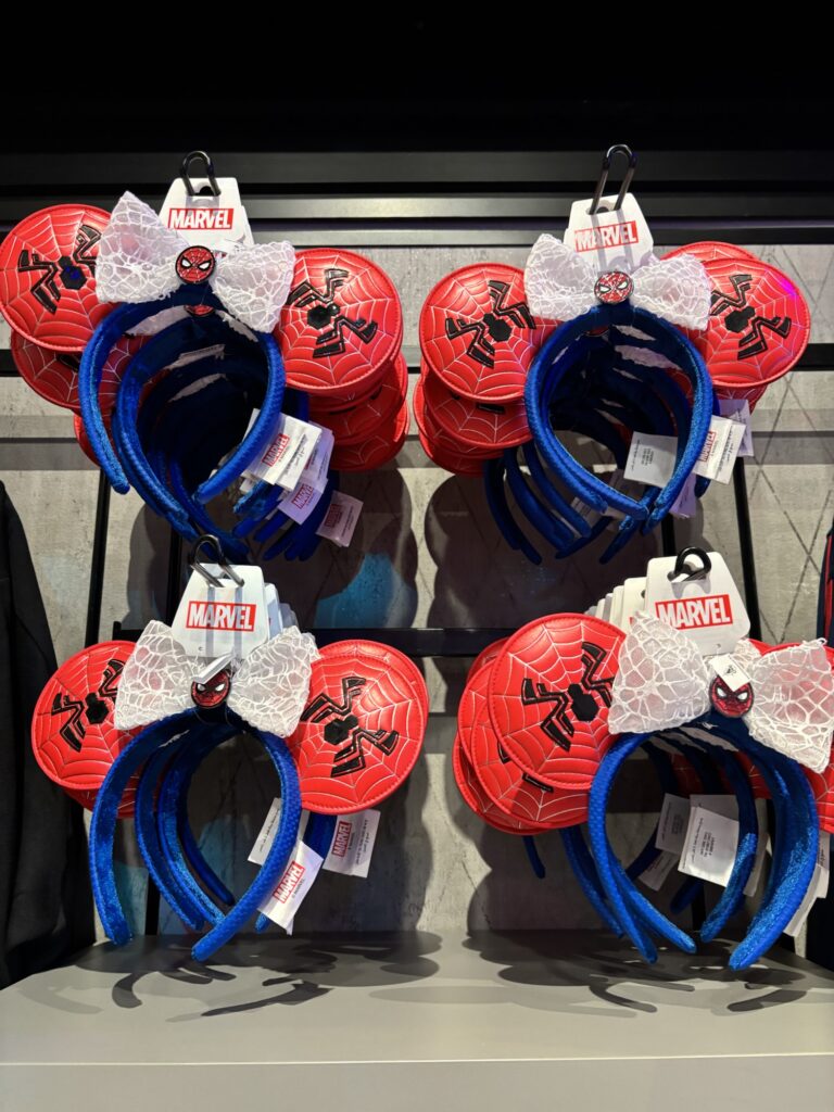 ダウンタウンディズニー　Avengers Reserve　スパイダーマングッズ