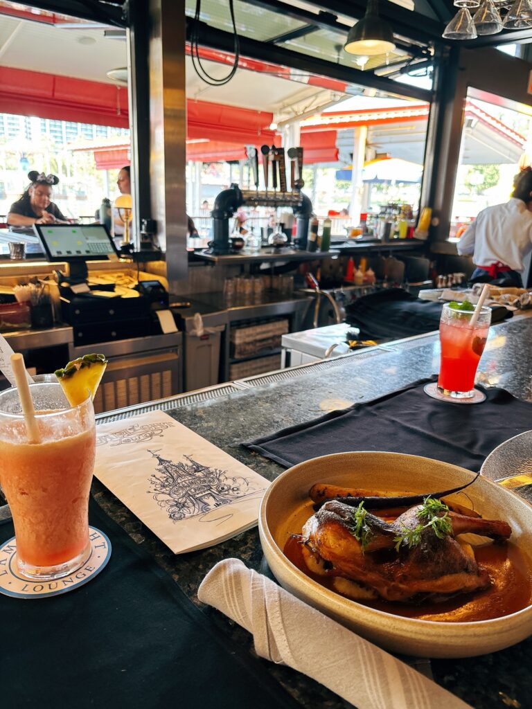 ディズニー・カリフォルニア・アドベンチャー ランプライト・ラウンジ