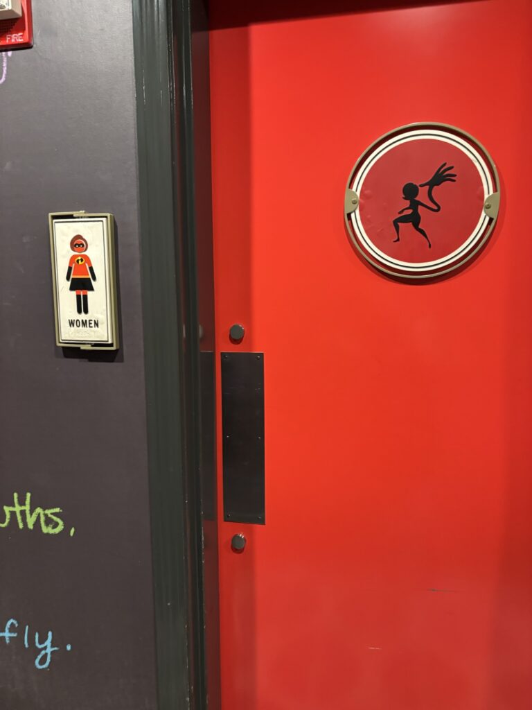 カリフォルニア ディズニー　オムツ交換台