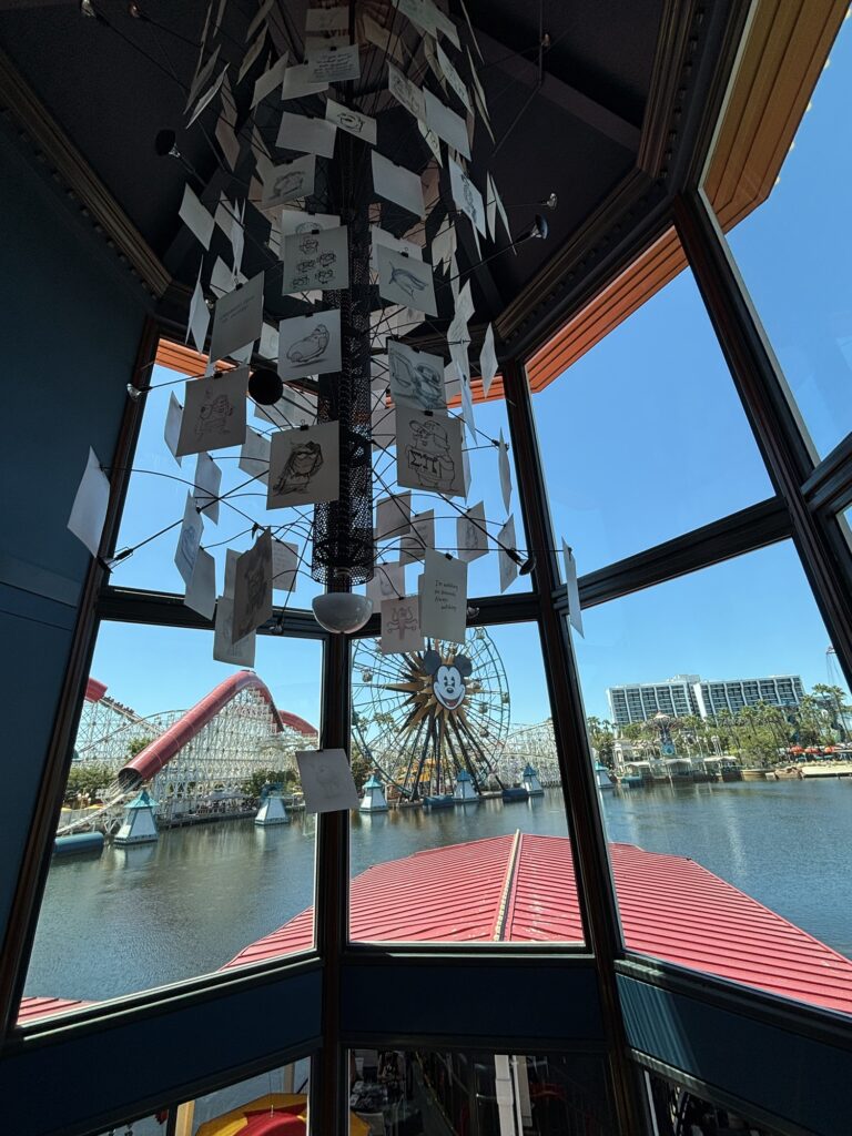 ディズニー・カリフォルニア・アドベンチャー ランプライト・ラウンジ