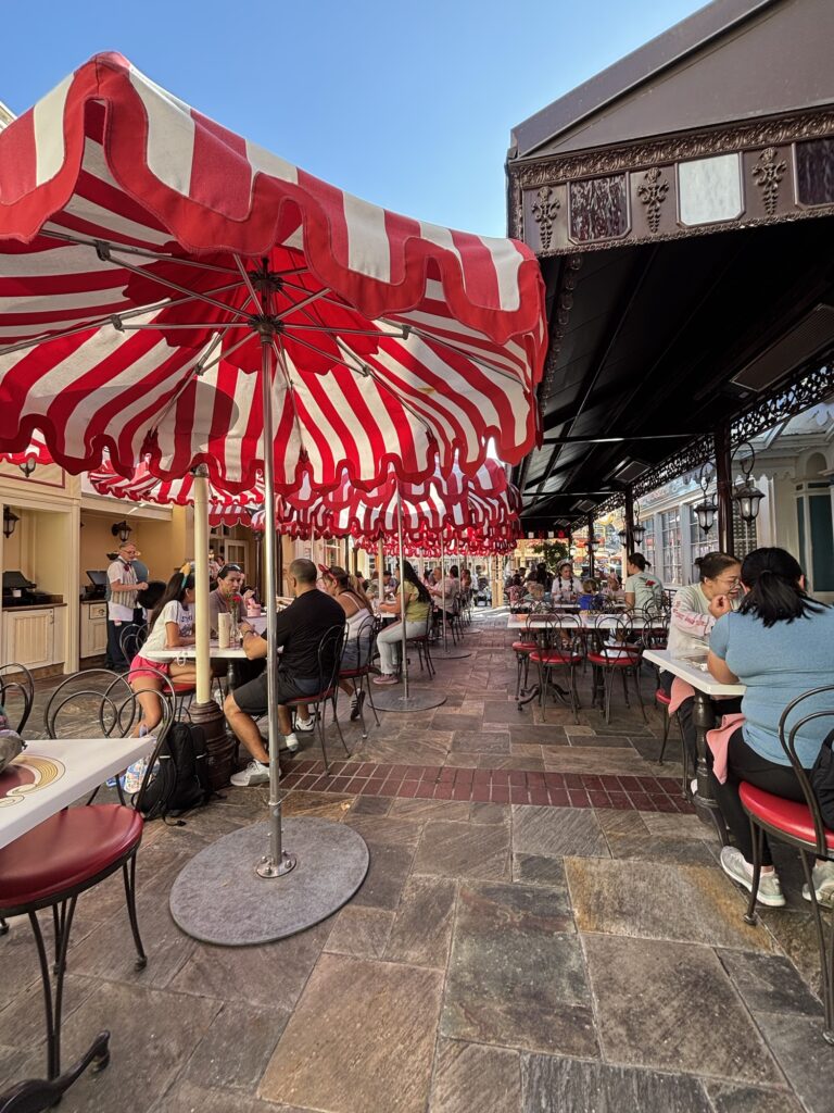 ディズニーランド・パーク　カーネーション・カフェ